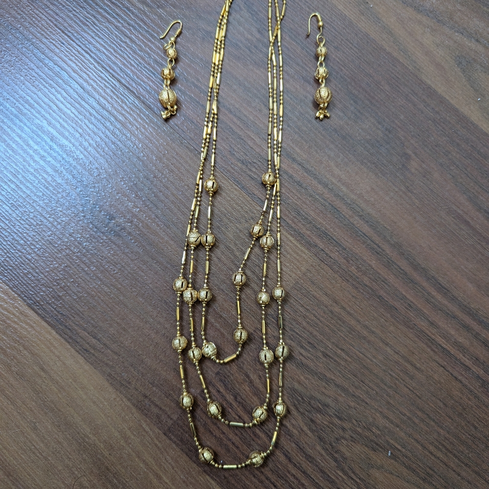 Nwot Gold Toned Imitation Necklace and Earring Set